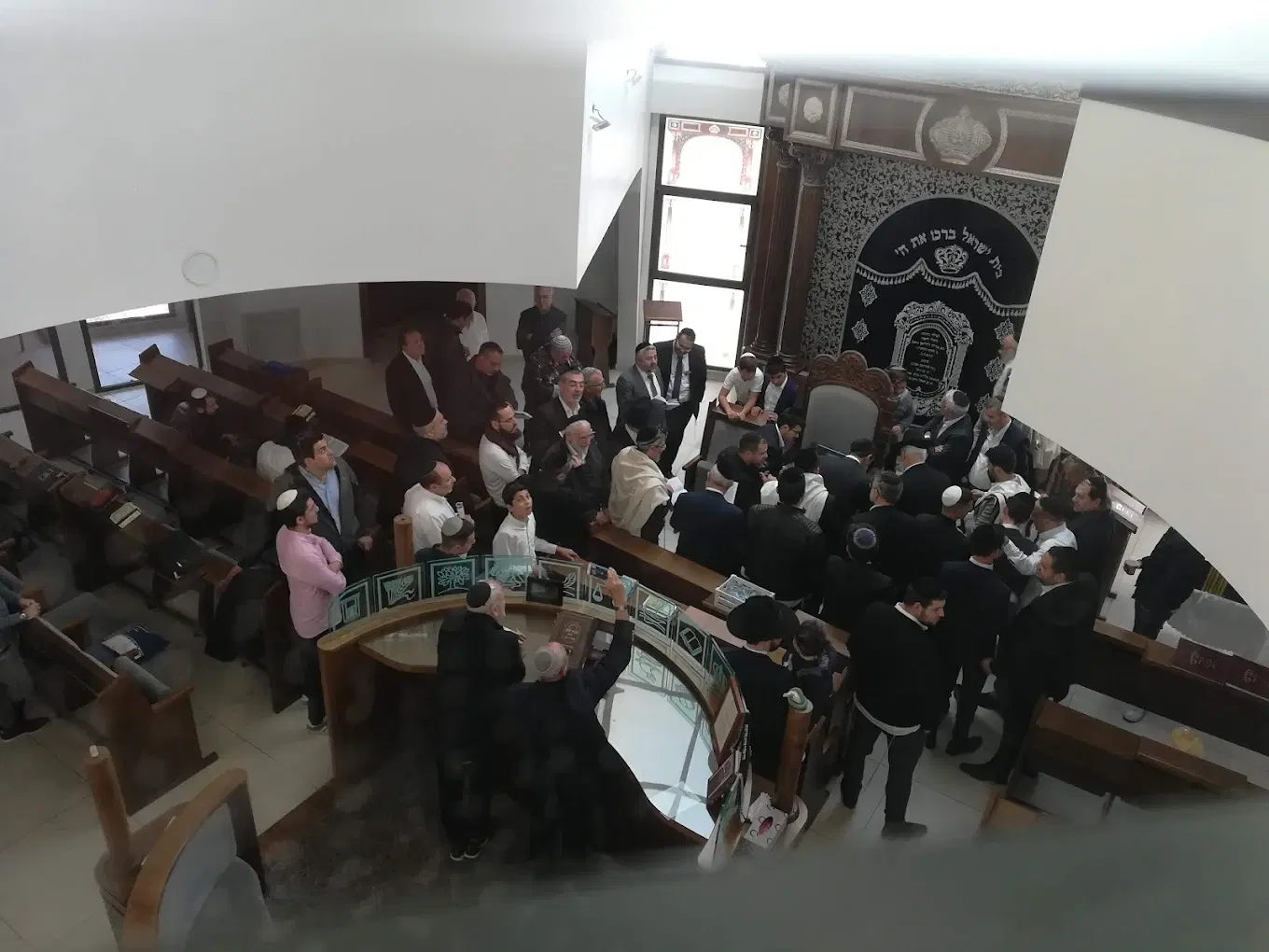 La salle de prière et l'Aron Hakodech de la synagogue Beth Annaelle VeIsrael