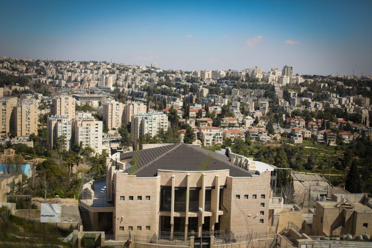 La synagogue Beth Annaelle VeIsrael et les collines de Jérusalem